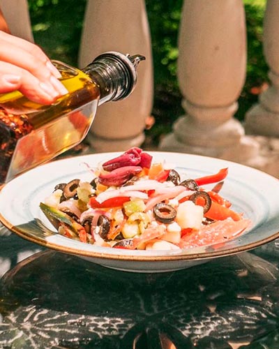 Ouzo restaurante Santa Marta Ensalada Griega