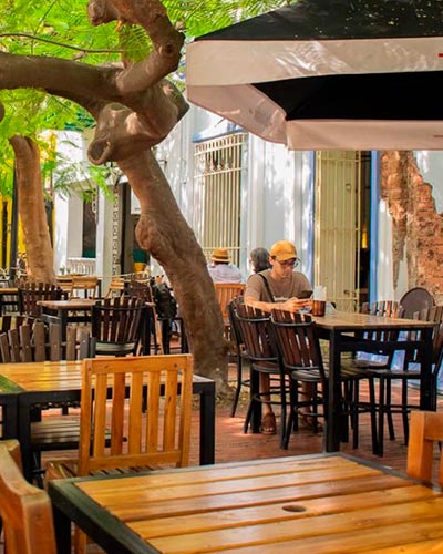 Ouzo restaurante Santa Marta Instalaciones